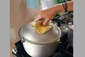 13 Potret lucu orang pamer terselubung, duit pas-pasan gaya sosialita