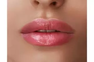 Tak perlu lip balm mahal, ini trik bikin bibir lembap dan pink alami gunakan 1 jenis bunga