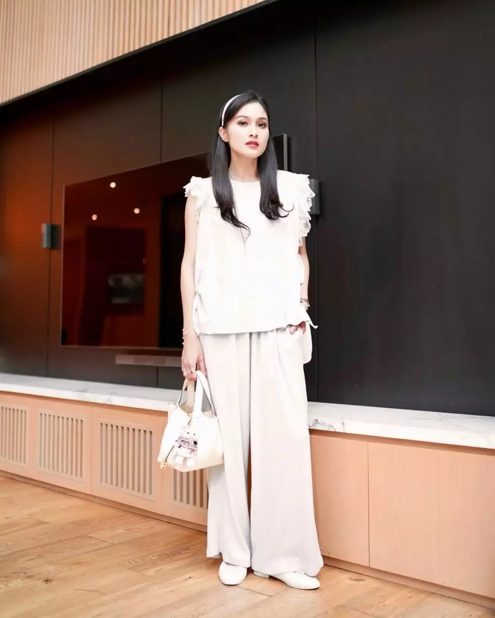 Curahan hati emak-emak minta Sandra Dewi diblokir TV berbagai sumber