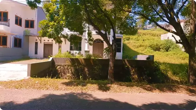 Potret rumah terbengkalai Alda Risma © 2024 YouTube