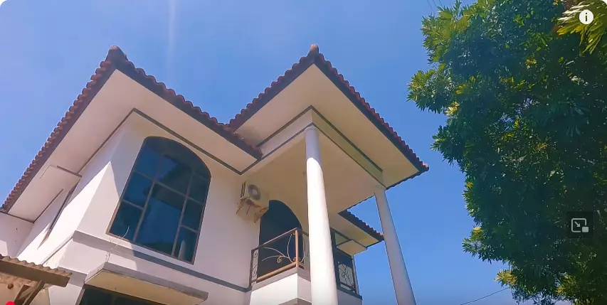 Potret rumah terbengkalai Alda Risma © 2024 YouTube