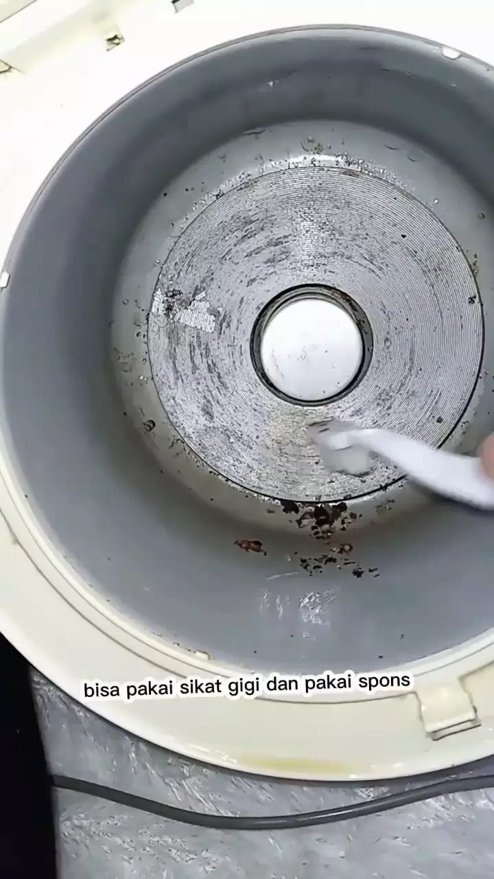 cara efektif bersihkan dasar rice cooker © Instagram