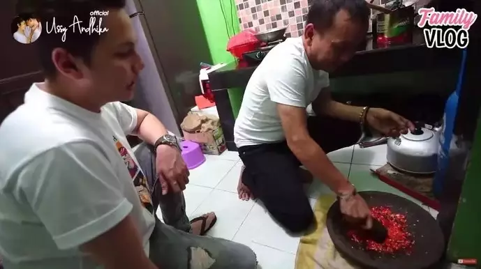 dapur Ayu Ting Ting jauh dari mewah © YouTube dapur Ayu Ting Ting jauh dari mewah © YouTube