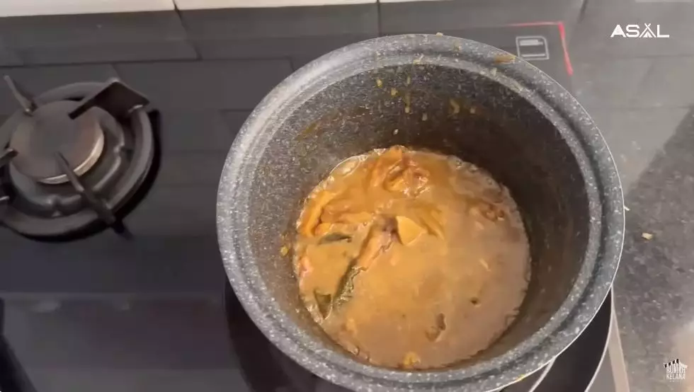 potret dapur semi outdoor rumah ortu arya saloka © YouTube potret dapur semi outdoor rumah ortu arya saloka © YouTube