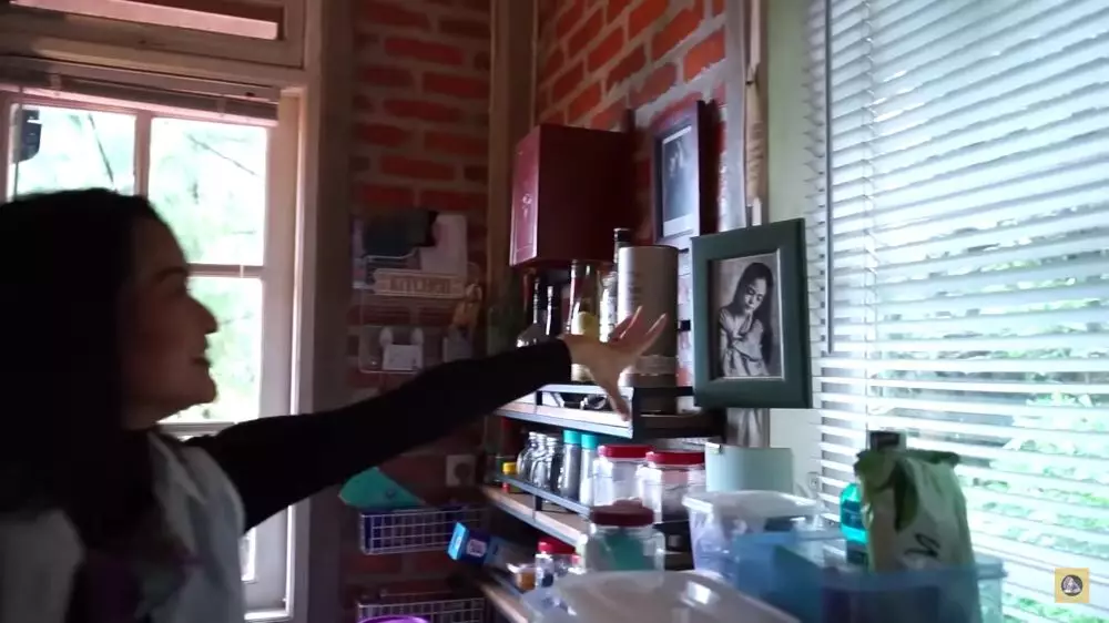 dapur rumah rocky gerung semi terbuka © 2024 brilio.net dapur rumah rocky gerung semi terbuka © 2024 brilio.net