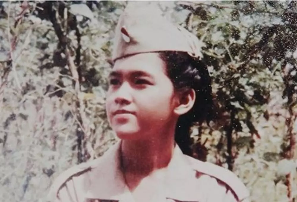 beda gaya maia dan mulan saat sekolah © instagram