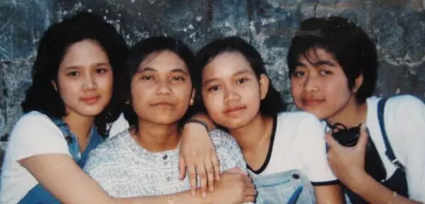 beda gaya maia dan mulan saat sekolah © instagram