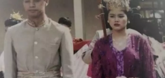 beda gaya maia dan mulan saat sekolah © instagram