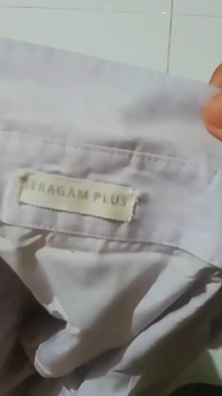 cara basmi noda keringat di kerah baju © Instagram