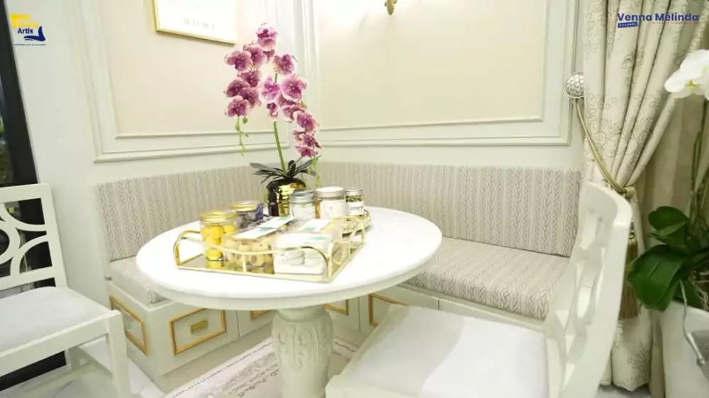 interior dapur Putri Zulkifli Hasan bernuansa emas © YouTube interior dapur Putri Zulkifli Hasan bernuansa emas © YouTube