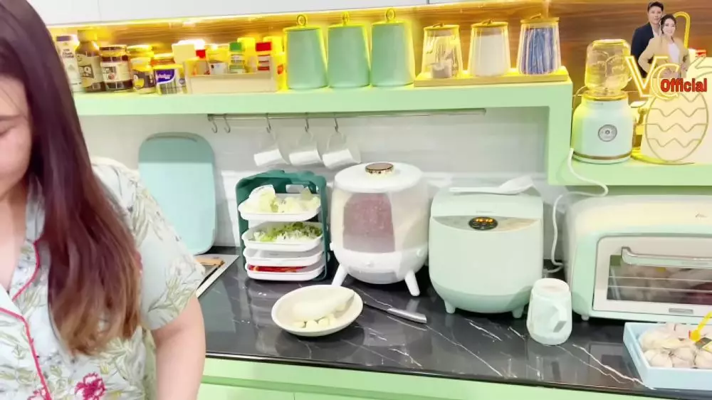 dapur estetik Via Vallen serba hijau © 2024 brilio.net