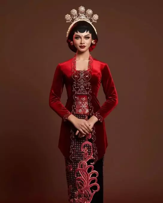 seleb blasteran pakai kebaya Jawa © Instagram