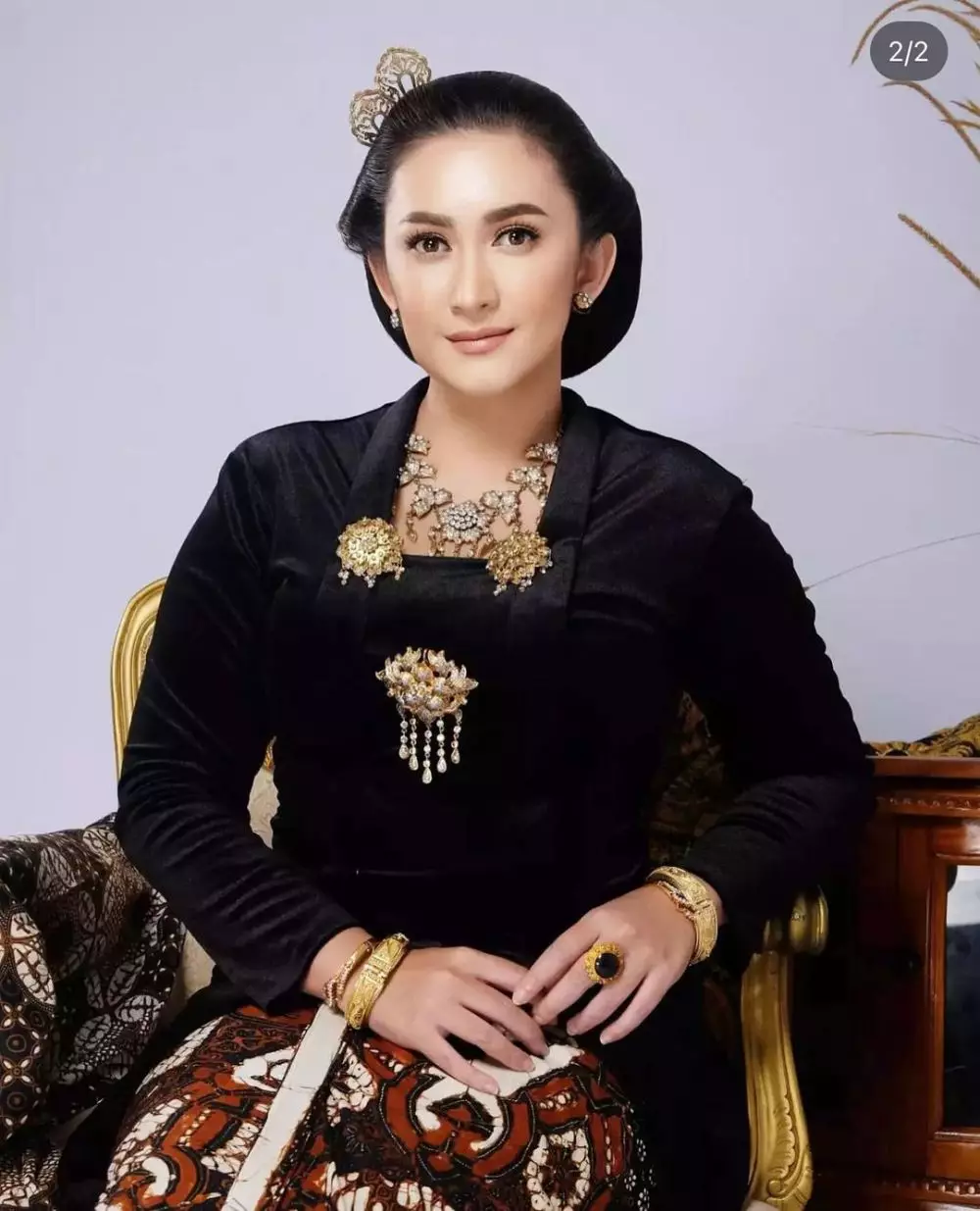 seleb blasteran pakai kebaya Jawa © Instagram