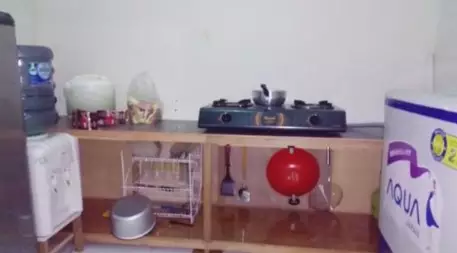 dapur kayu jadi apik pakai mini bar © 2023 brilio.net