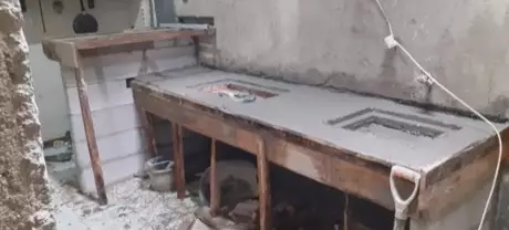 dapur kayu jadi apik pakai mini bar © 2023 brilio.net