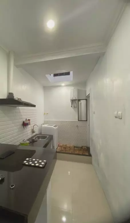 dapur kayu jadi apik pakai mini bar © 2023 brilio.net