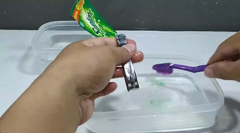 Trik menajamkan gunting kuku lama yang sudah tumpul © YouTube Trik menajamkan gunting kuku lama yang sudah tumpul © YouTube