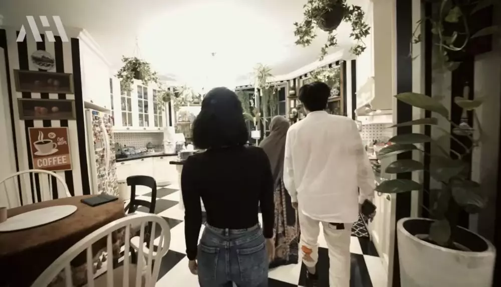 dapur rumah mewah yuni shara serasa bak di taman © berbagai sumber