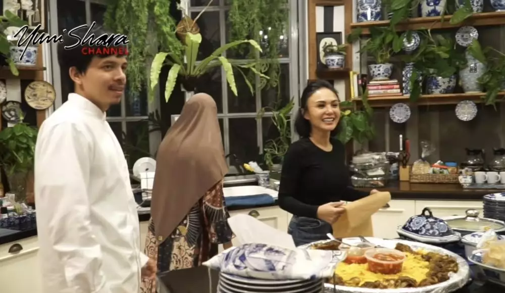 dapur rumah mewah yuni shara serasa bak di taman © berbagai sumber