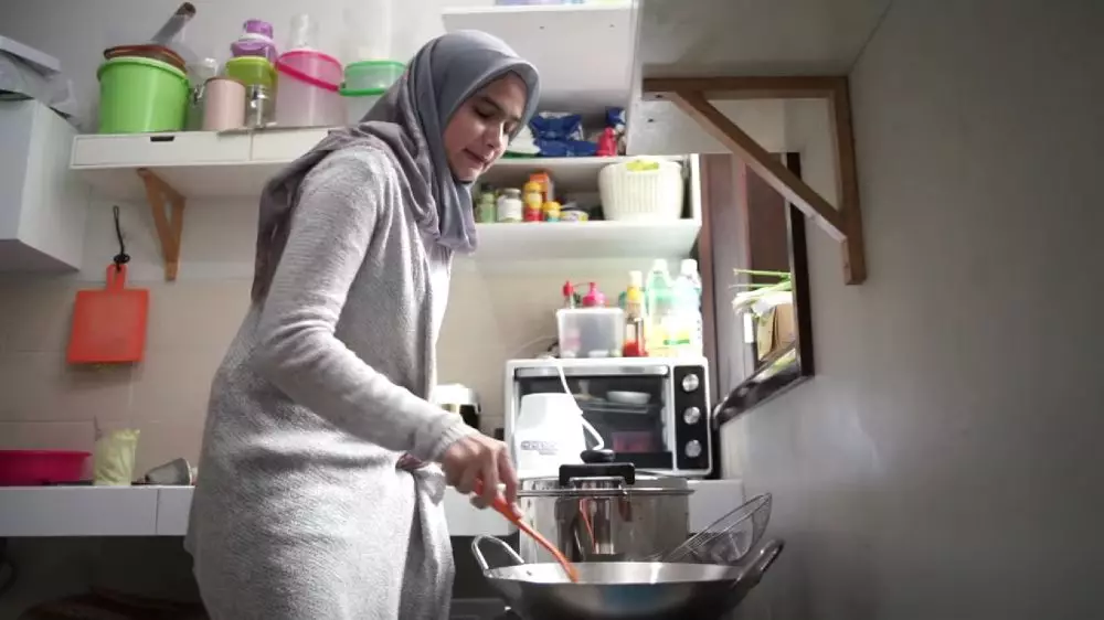 dapur rumah Hengky Kurniawan sederhana © 2024 brilio.net