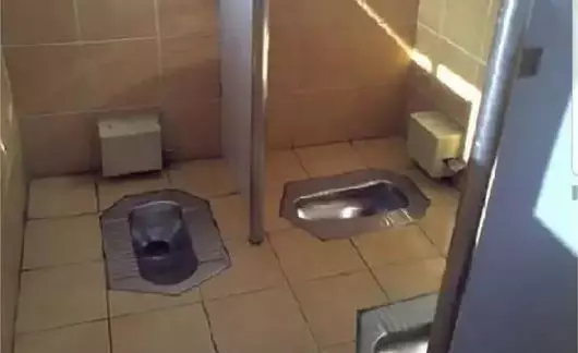 potret kocak toilet ini desainnya malah bikin meringis Berbagai sumber potret kocak toilet ini desainnya malah bikin meringis Berbagai sumber