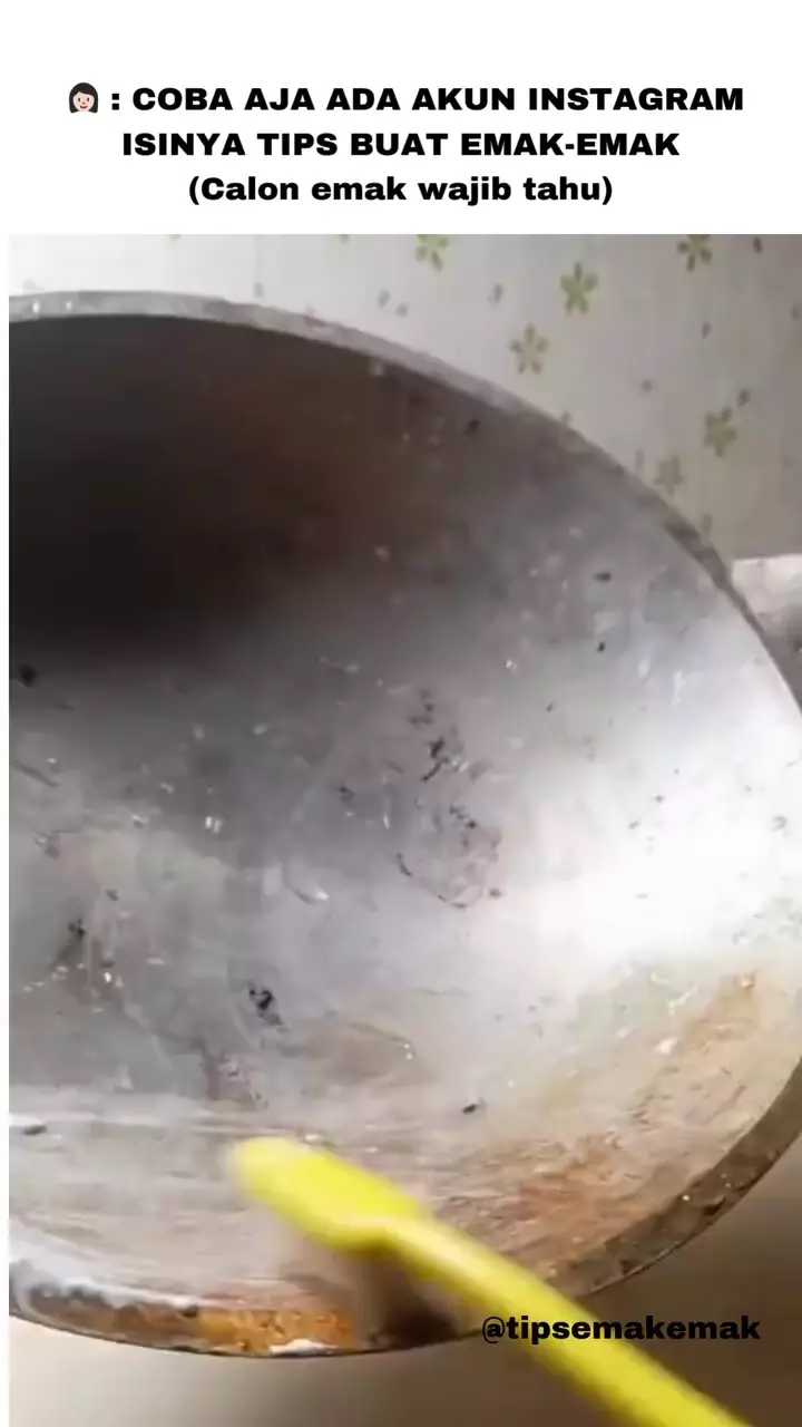 cara bersihkan noda gosong di wajan jadul © Instagram