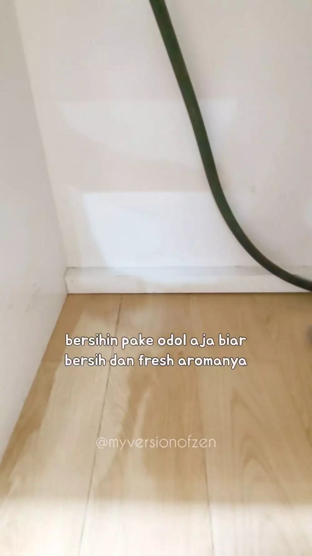 Cara bersihkan kolong dapur © YouTube Cara bersihkan kolong dapur © YouTube