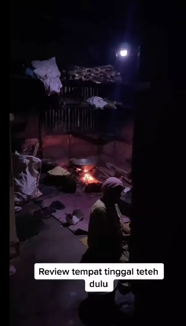 dapur Imel Putri masih pakai tungku © TikTok dapur Imel Putri masih pakai tungku © TikTok