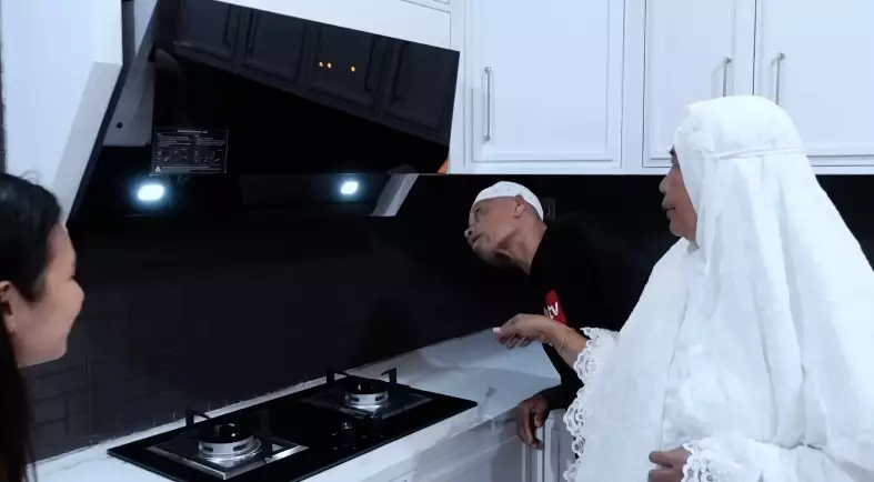 potret dapur Arie Kriting Indah © YouTube potret dapur Arie Kriting Indah © YouTube