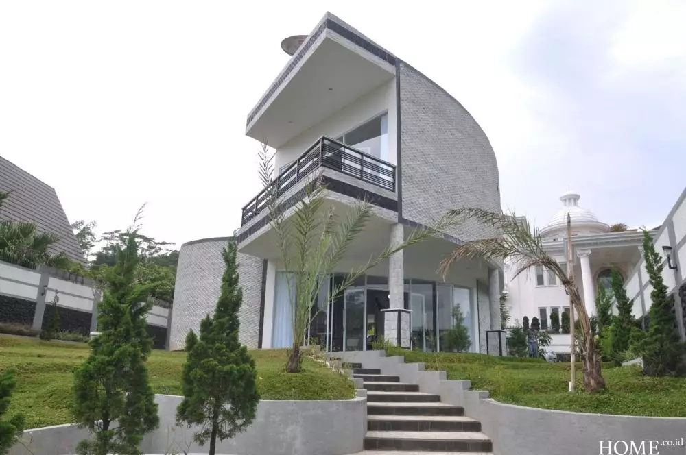 potret dapur dr. Boyke dibuat melengkung nyambung mini bar © 2024 brilio.net potret dapur dr. Boyke dibuat melengkung nyambung mini bar © 2024 brilio.net