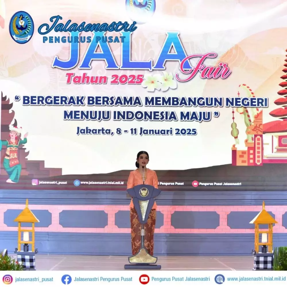 Selvi Ananda berbicara di depan istri TNI AL © berbagai sumber