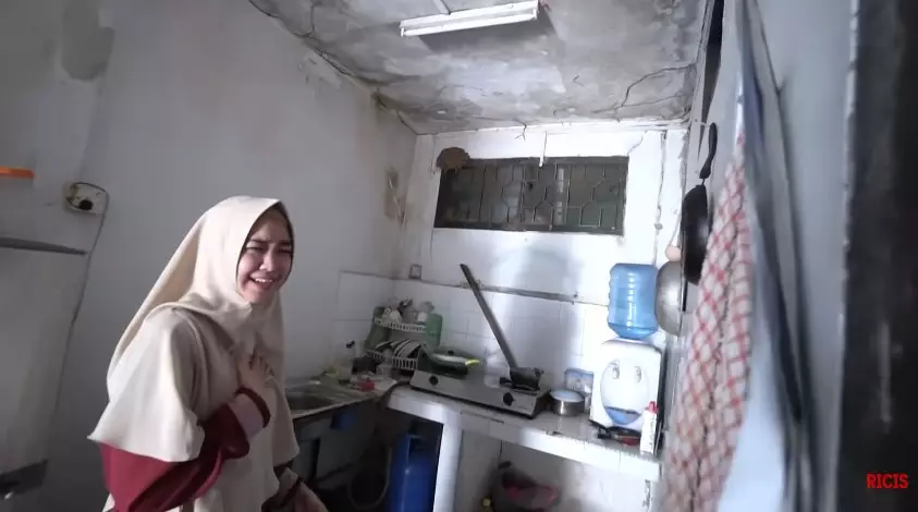 potret lawas dapurnya Ria Ricis tak terawat © YouTube