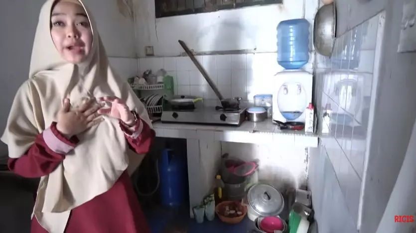 potret lawas dapurnya Ria Ricis tak terawat © YouTube