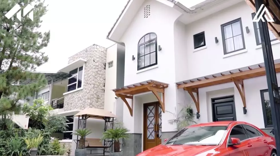 potret ruang tamu ifan seventeen © YouTube potret ruang tamu ifan seventeen © YouTube