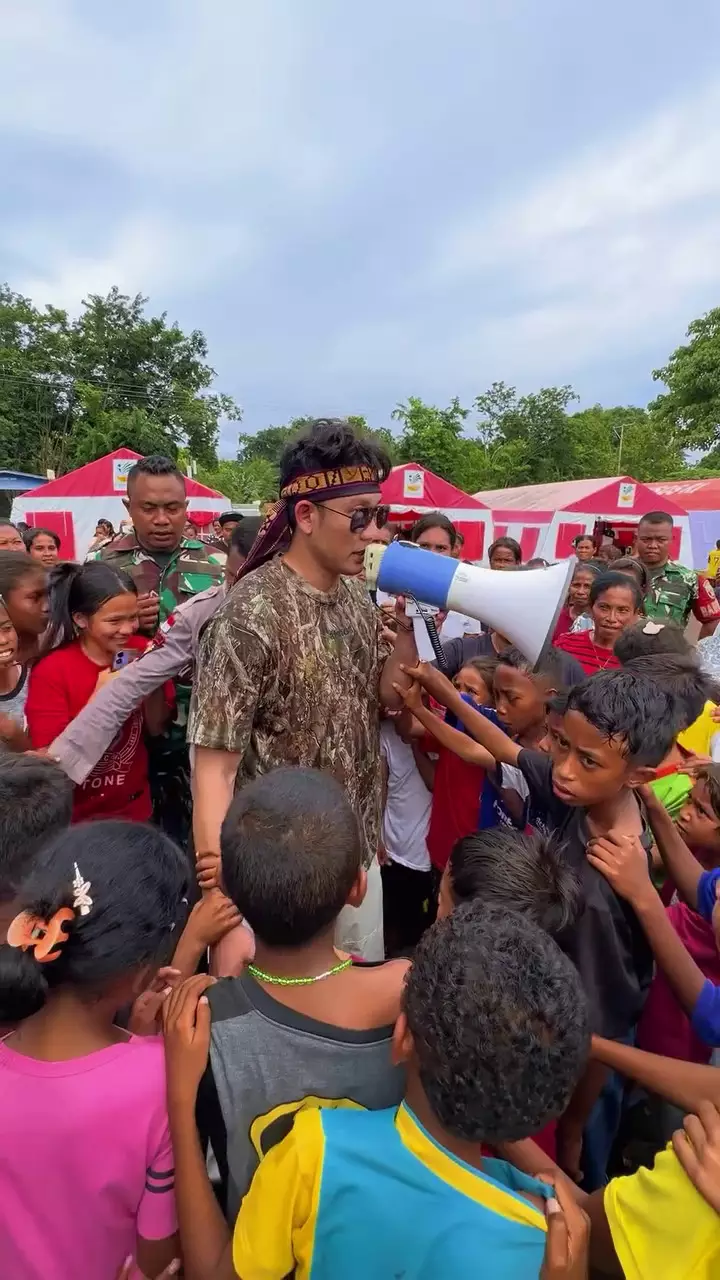 denny sumargo terjun bagikan donasi © 2025 Instagram denny sumargo terjun bagikan donasi © 2025 Instagram