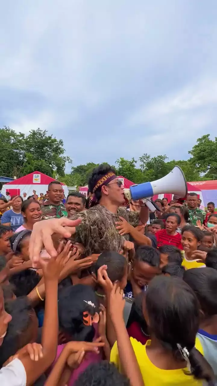 denny sumargo terjun bagikan donasi © 2025 Instagram denny sumargo terjun bagikan donasi © 2025 Instagram