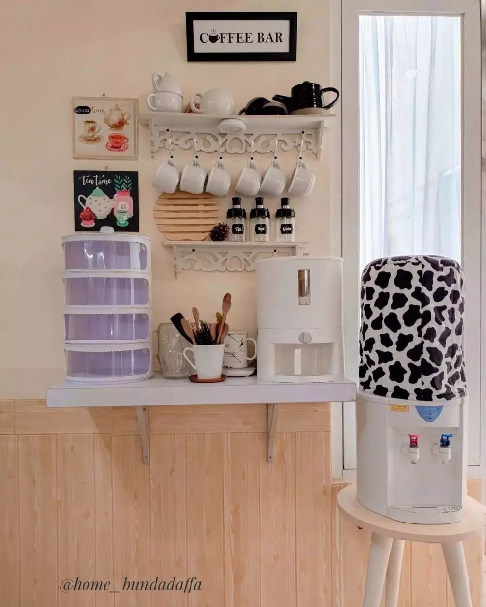 dapur mungil kolong tangga ada minibar © 2023 brilio.net