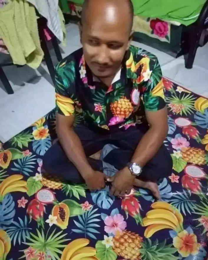 Pakaian nyeleneh bikin lihat dua kali  Berbagai sumber