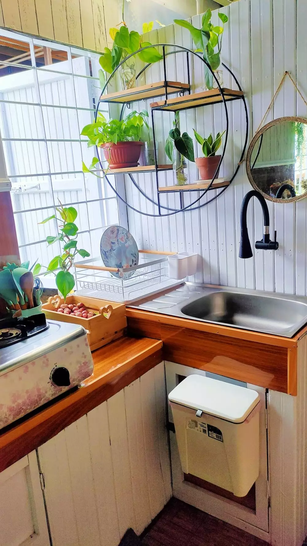 dapur dinding kayu dan seng mewah © 2023 brilio.net dapur dinding kayu dan seng mewah © 2023 brilio.net