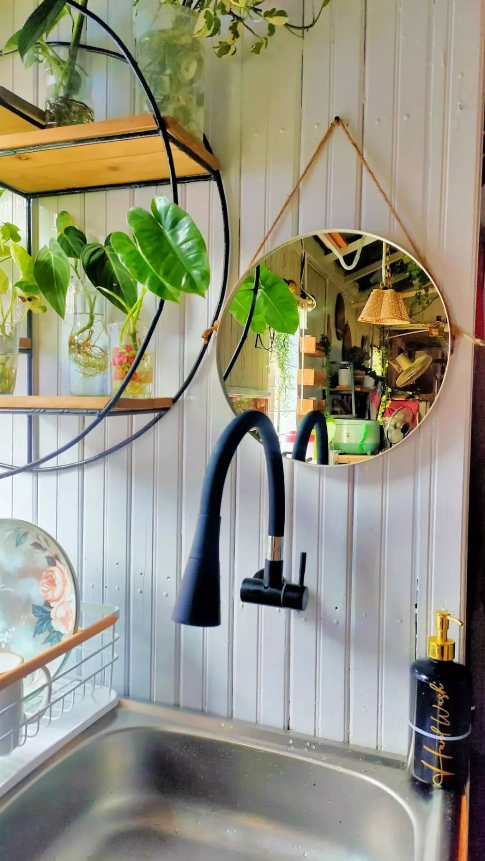 dapur dinding kayu dan seng mewah © 2023 brilio.net dapur dinding kayu dan seng mewah © 2023 brilio.net