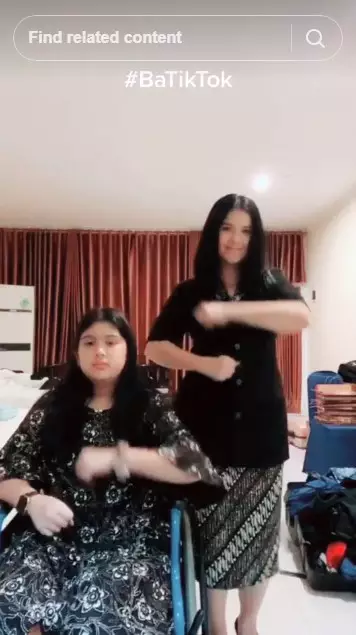 Annisa Pohan kompak TikTokan bareng Almira © TikTok Annisa Pohan kompak TikTokan bareng Almira © TikTok
