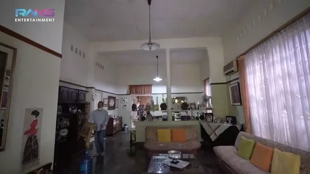 interior dapur masa kecil Raffi Ahmad © YouTube