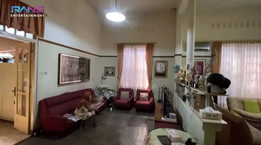 interior dapur masa kecil Raffi Ahmad © YouTube