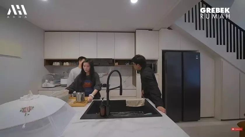 dapur Juan Eve kabinetnya kamuflase © YouTube dapur Juan Eve kabinetnya kamuflase © YouTube
