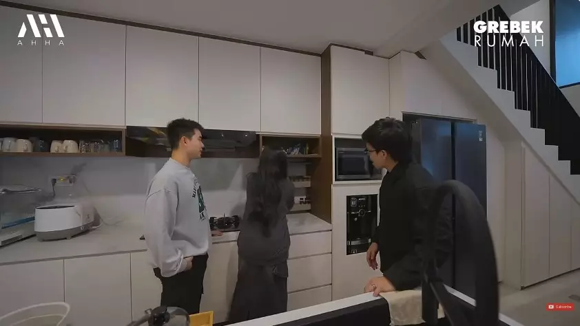dapur Juan Eve kabinetnya kamuflase © YouTube dapur Juan Eve kabinetnya kamuflase © YouTube