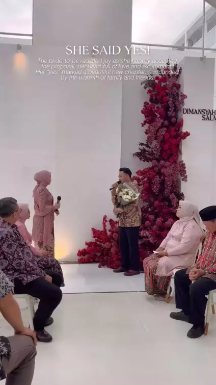Salma Salsabil dilamar Dimansyah Laitupa © Instagram