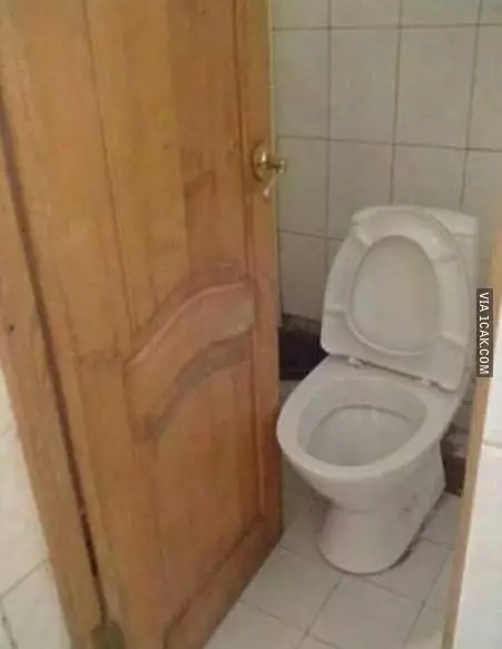 Potret kocak desain pintu toilet Berbagai sumber