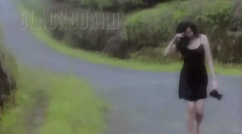 potret mulan jameela jadi model video klip lawas © YouTube