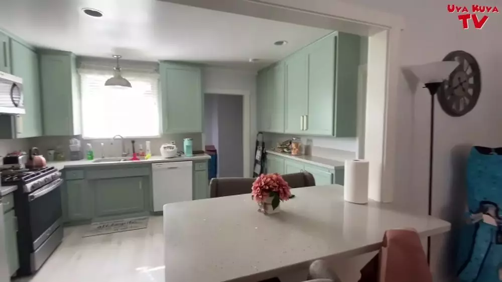 interior dapur Uya Kuya di Amerika © YouTube
