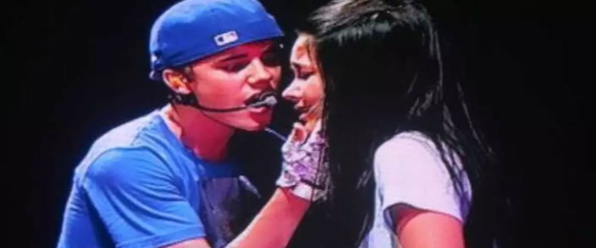 Gadis yang diajak naik panggung sama Justin Bieber ternyata calon mantu Maia Estianty, ini sosoknya